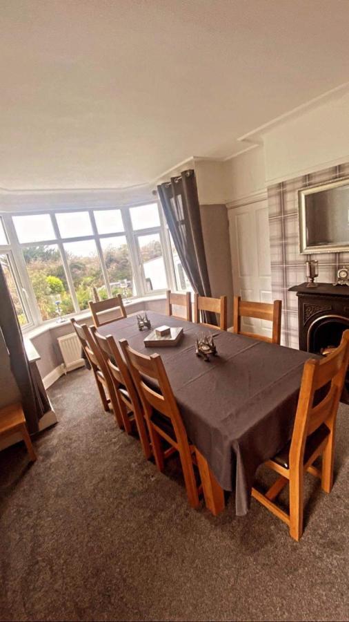 Sunnyside - Large Seaside Home With Views And Hot Tub Prestatyn Exterior photo