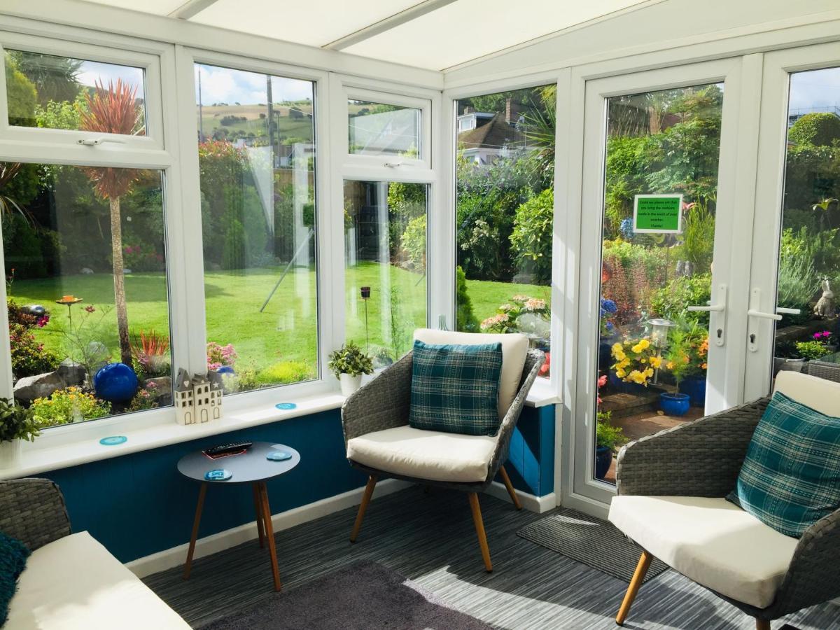 Sunnyside - Large Seaside Home With Views And Hot Tub Prestatyn Exterior photo